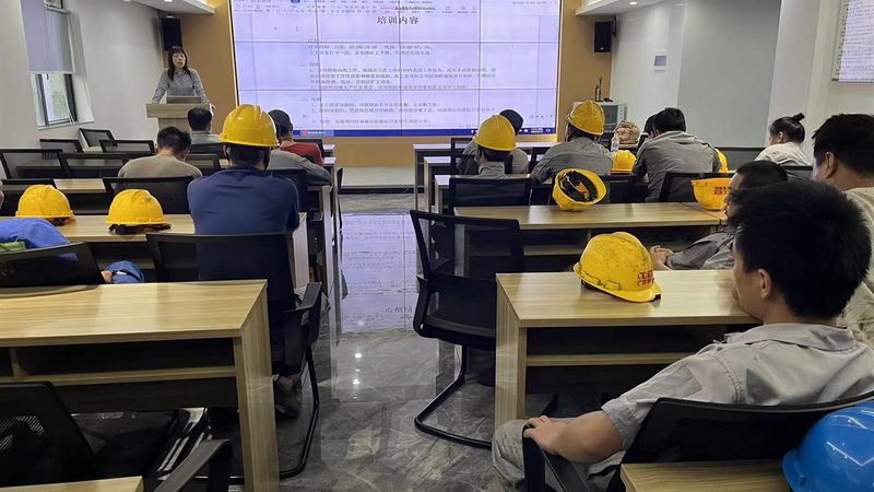 企业如何通过定制化入职内训提升员工胜任力？**
