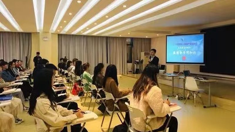 叉车培训实操教学：掌握安全操作，提升职场竞争力